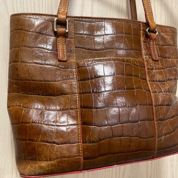 Dooney and  Bourke’s   Brown Croc Embossed Leather  Shoulder Bag . - Picture 6 of 12